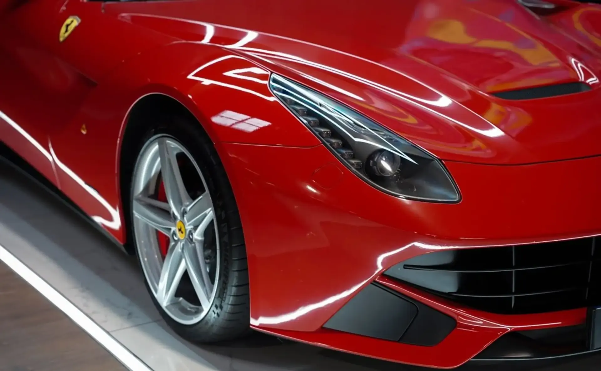 Ferrari F12 — photo 15
