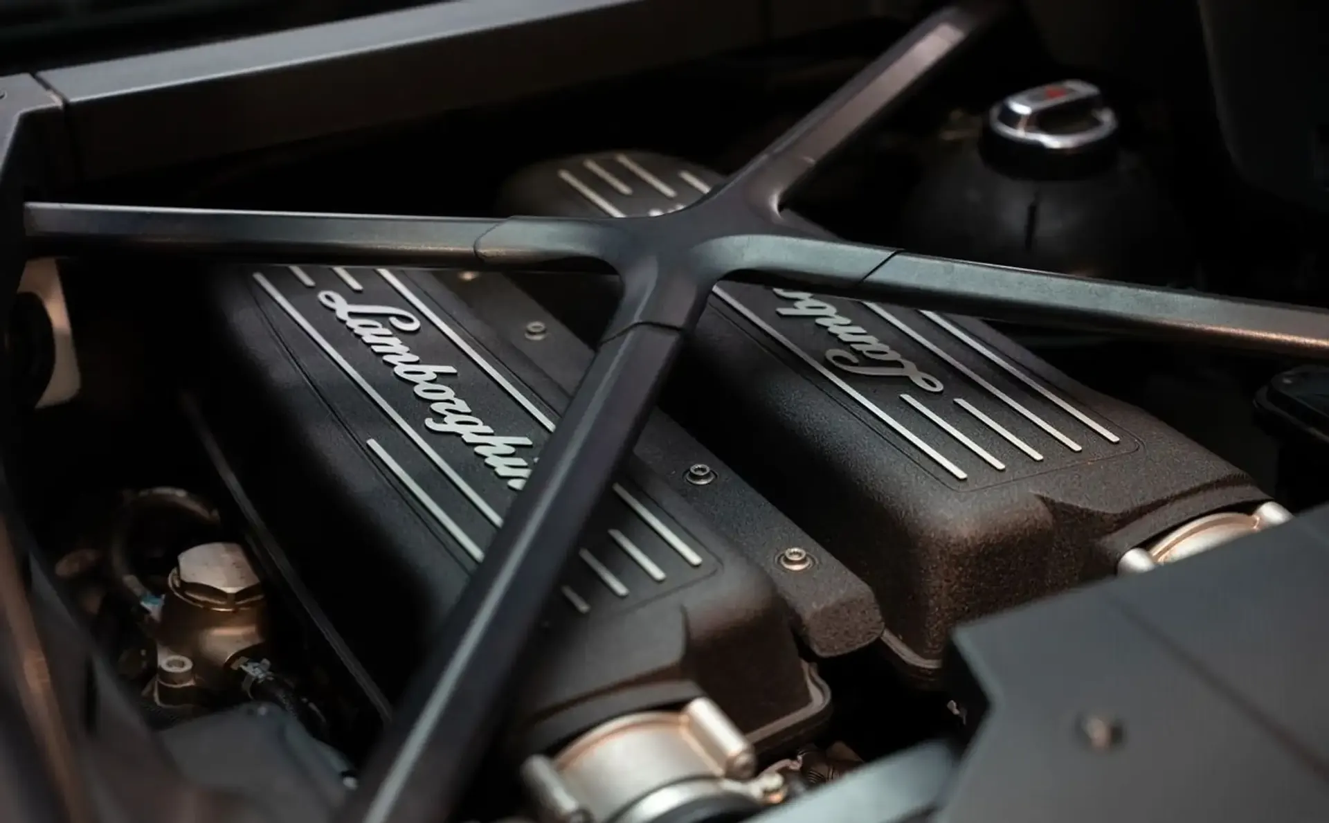 Lamborghini Huracan — photo 12