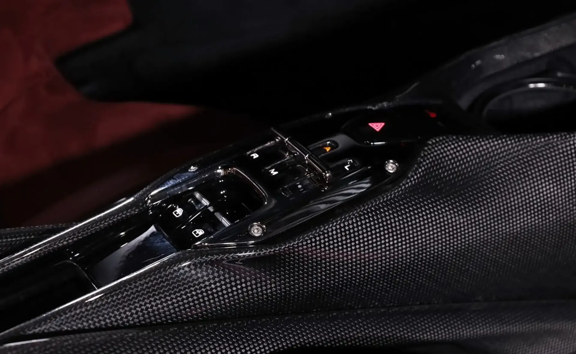 Ferrari SF90 — photo 12