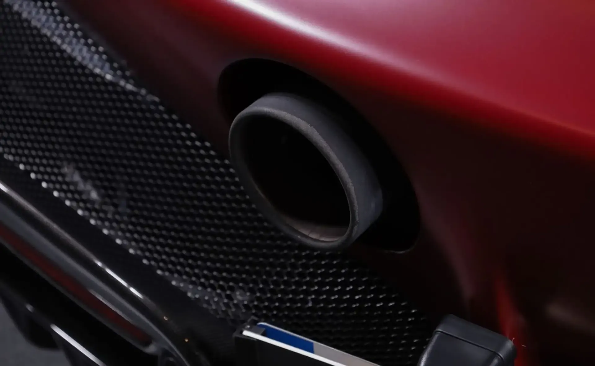 Ferrari SF90 — photo 9