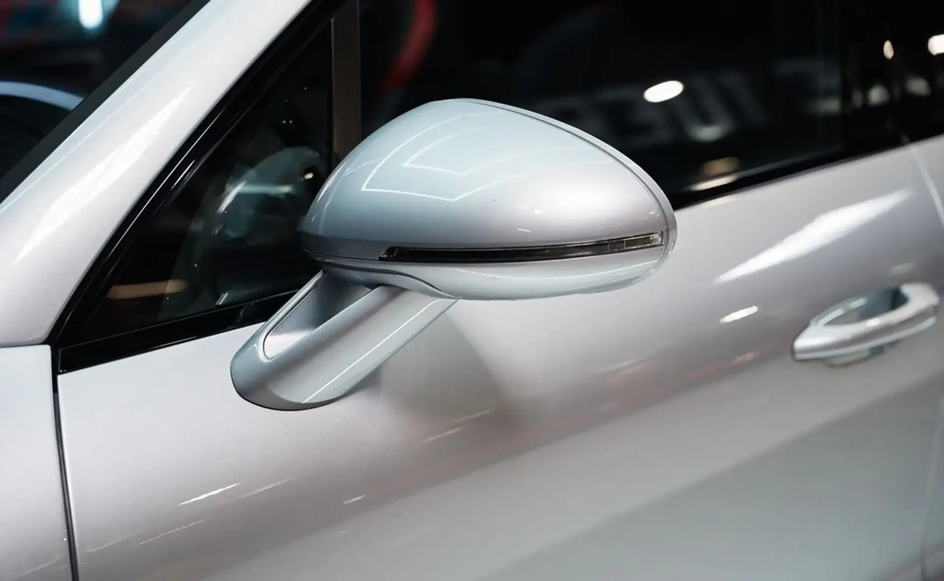 Porsche Macan — photo 14