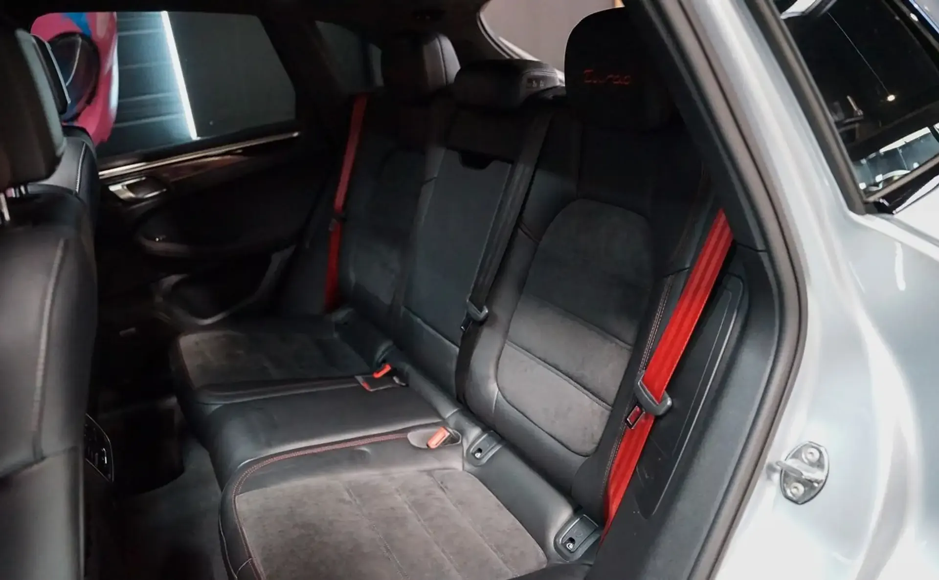 Porsche Macan — photo 15