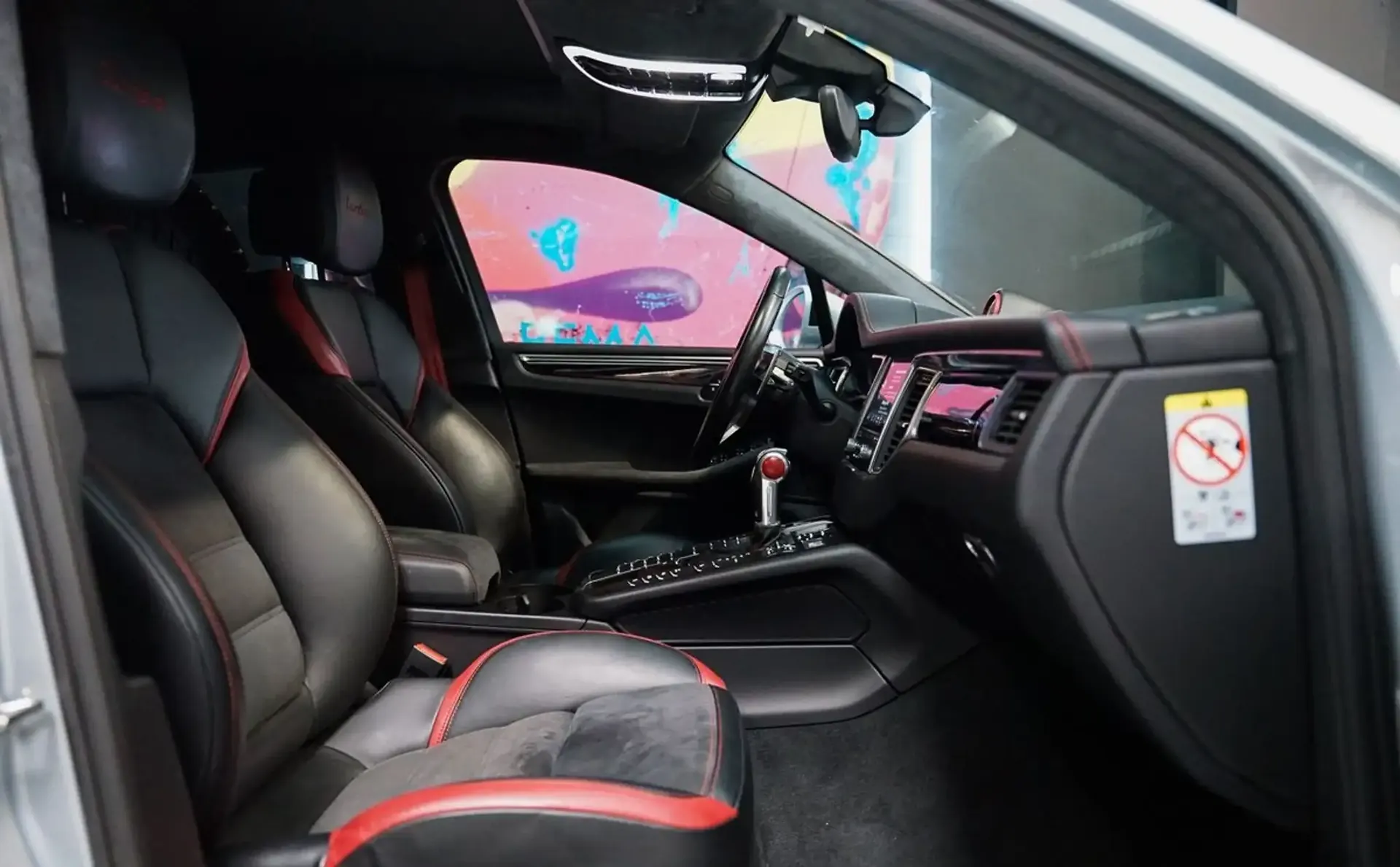 Porsche Macan — photo 8