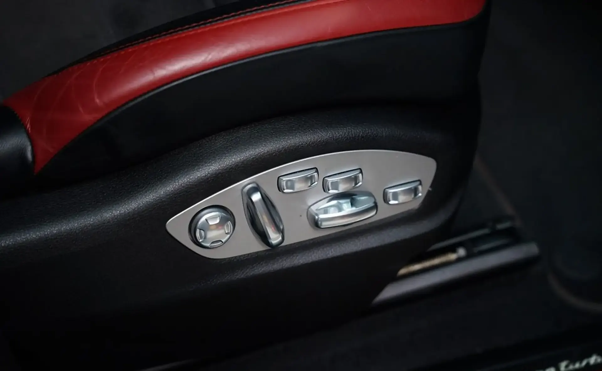 Porsche Macan — photo 7
