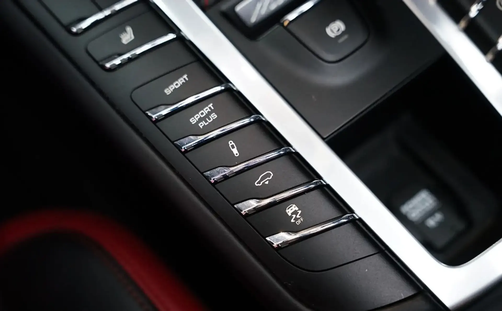 Porsche Macan — photo 11