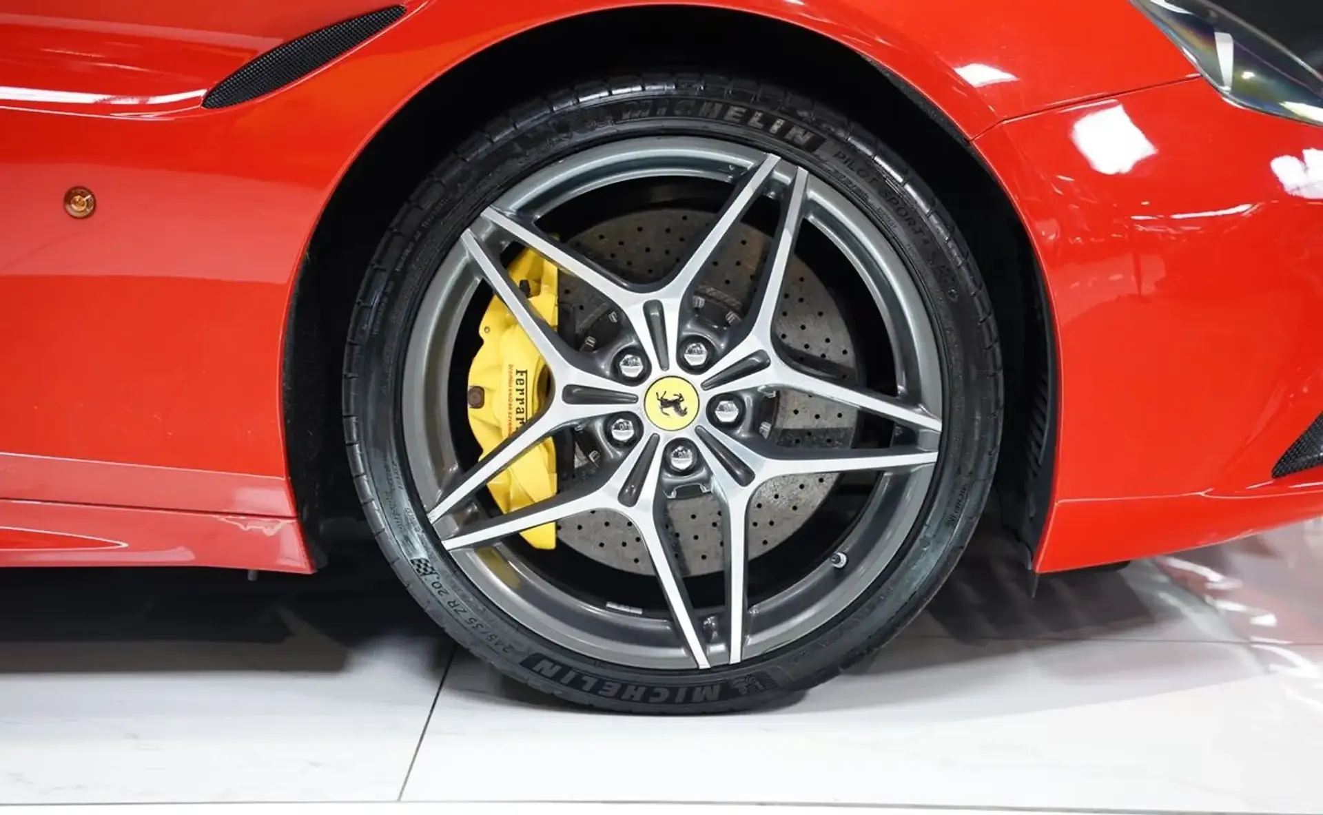 Ferrari California — photo 14