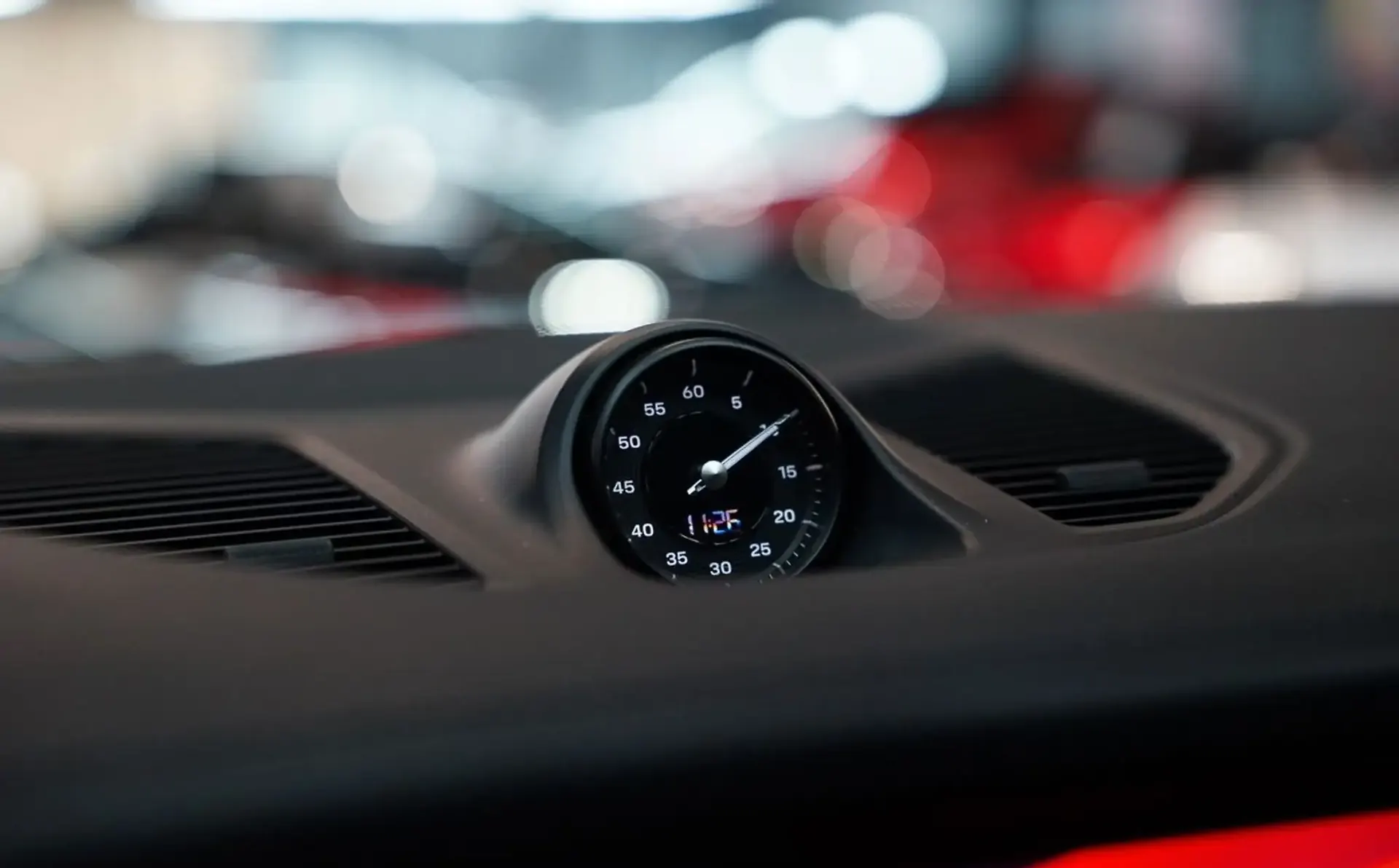 Porsche Cayenne — photo 11