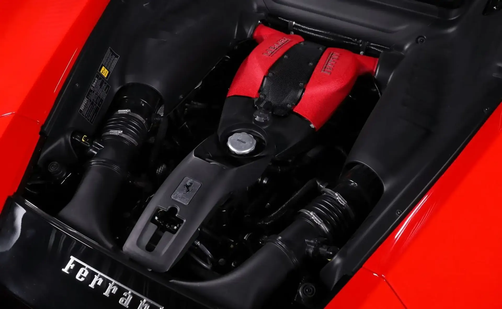 Ferrari F8 — photo 14