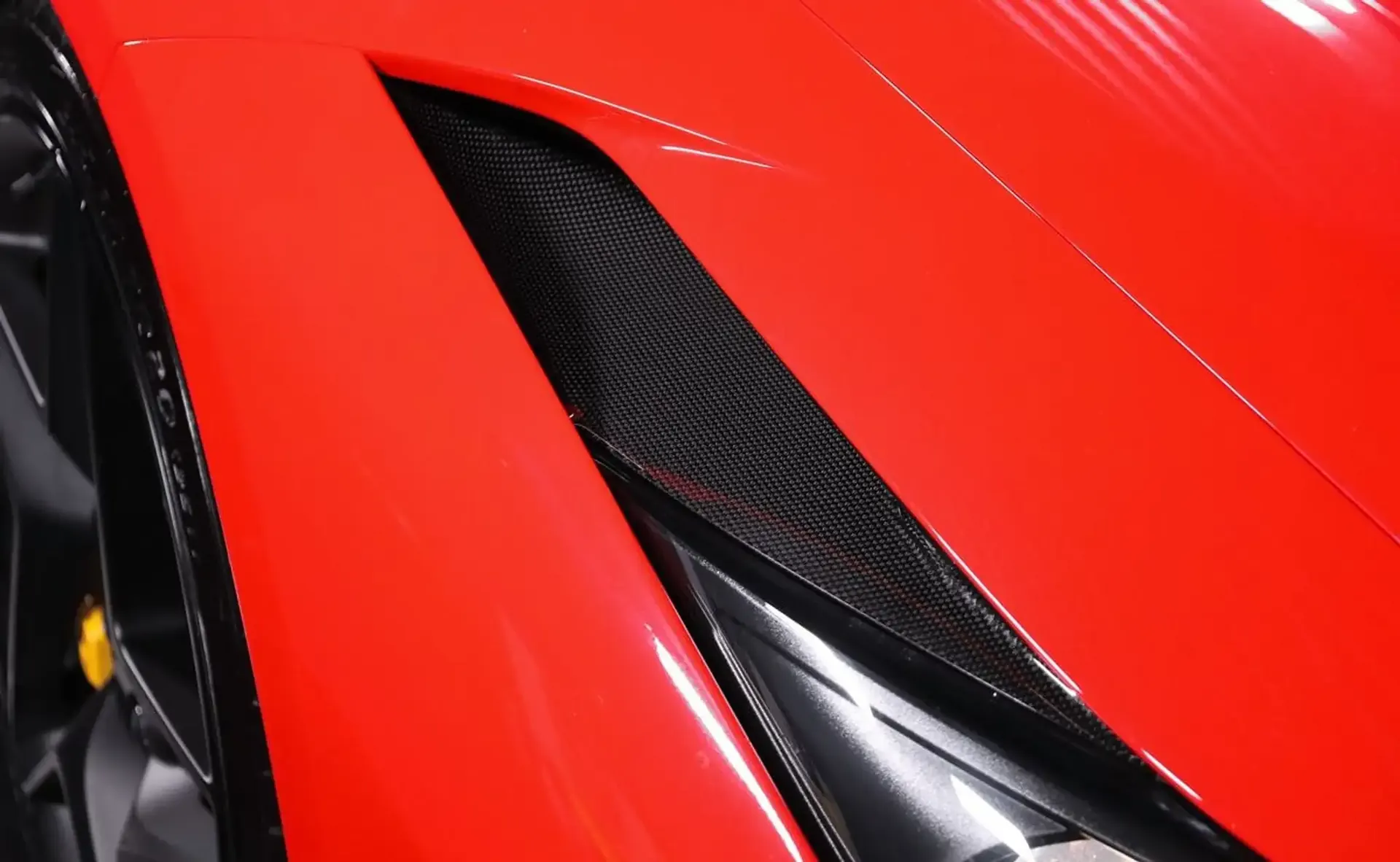 Ferrari F8 — photo 11