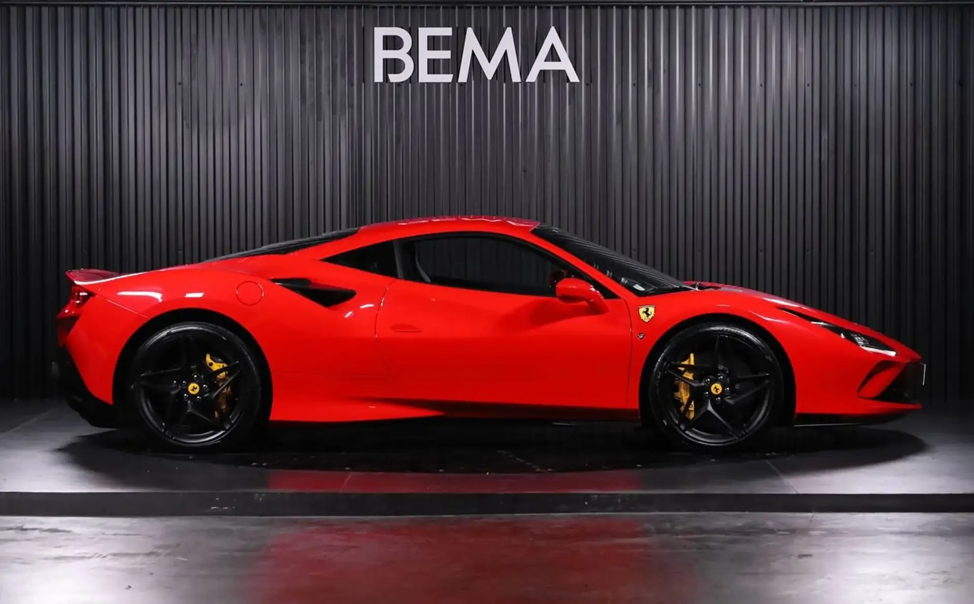 Ferrari F8 — photo 3