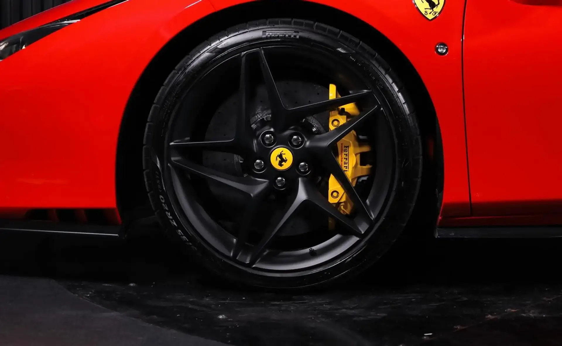 Ferrari F8 — photo 12