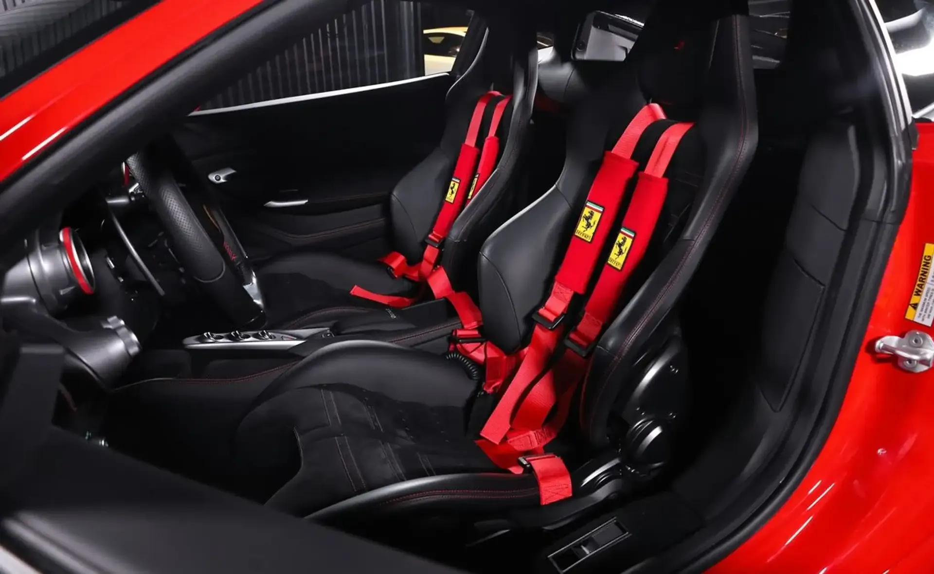 Ferrari F8 — photo 9