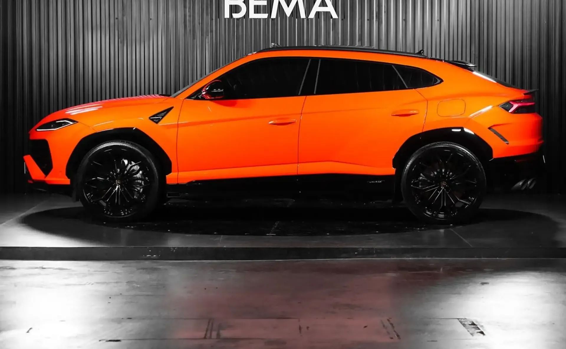 Lamborghini Urus — photo 2