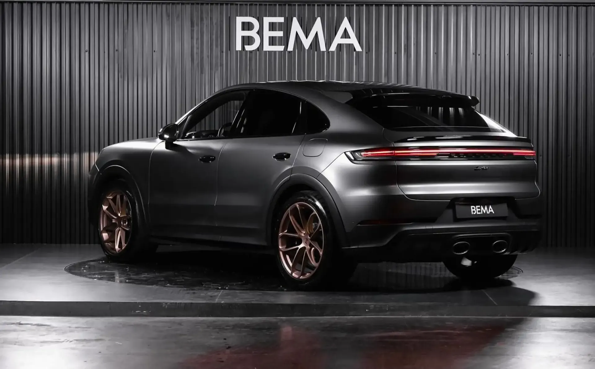 Porsche Cayenne — photo 4