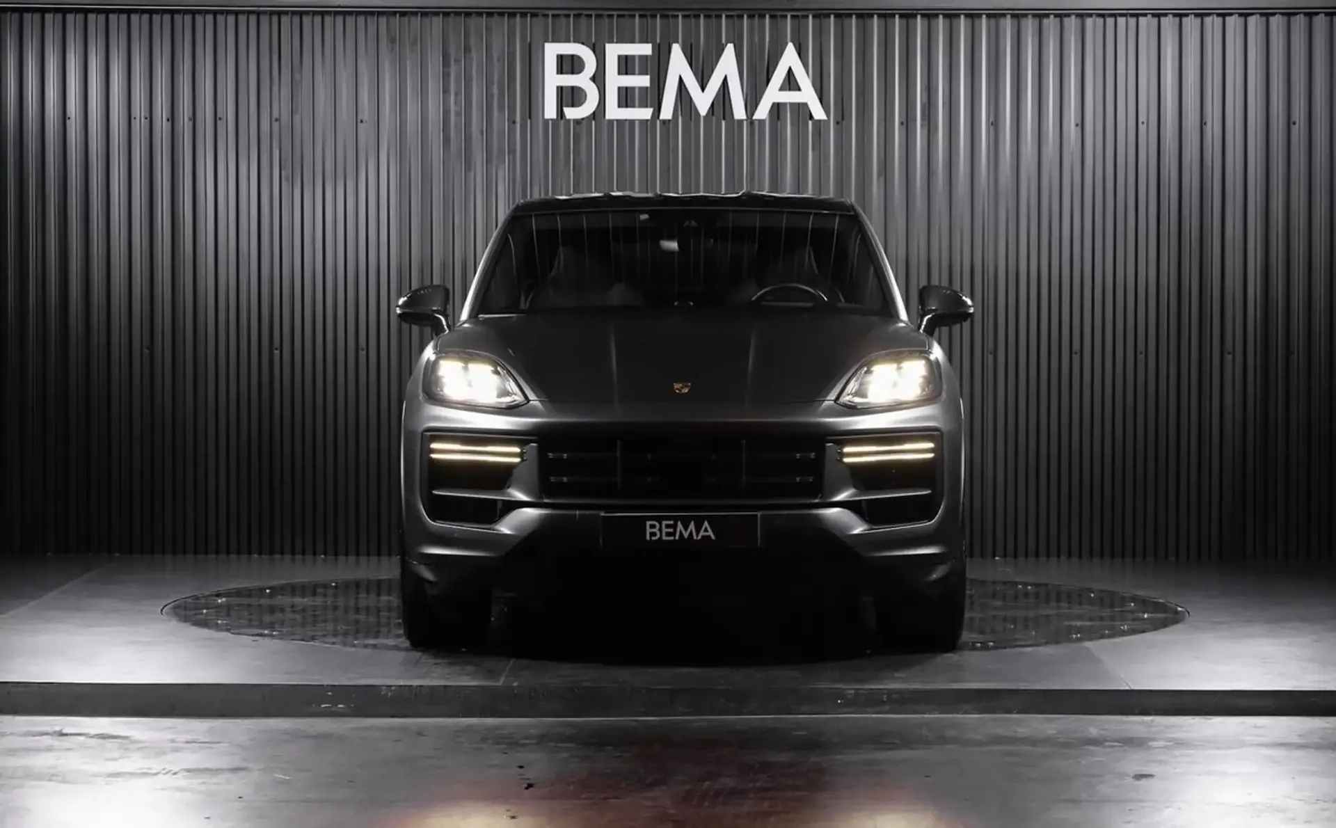 Porsche Cayenne — photo 2
