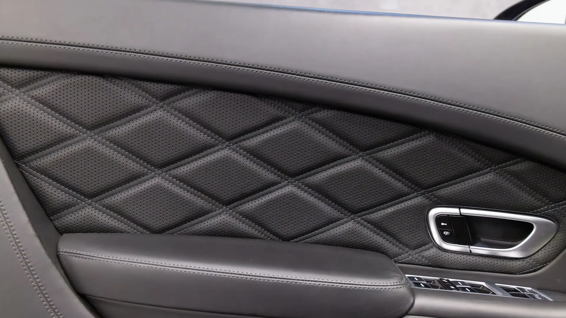 Bentley Continental — photo 33