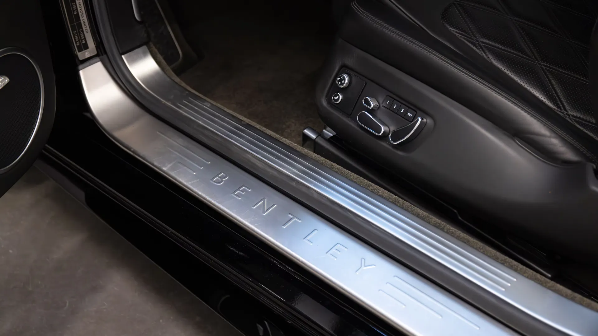 Bentley Continental — photo 28