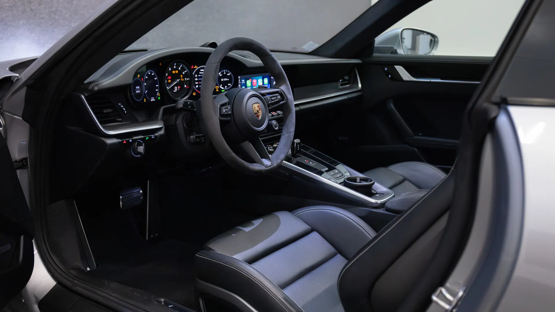 Porsche 911 — photo 15