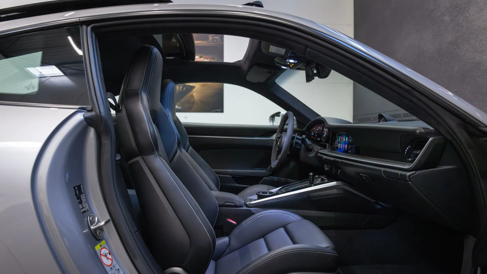 Porsche 911 — photo 12