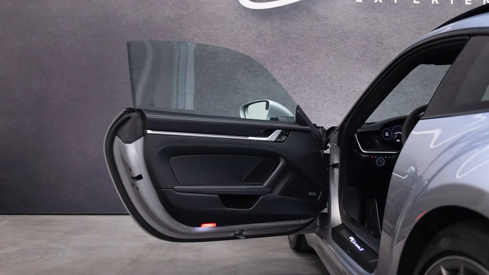 Porsche 911 — photo 7