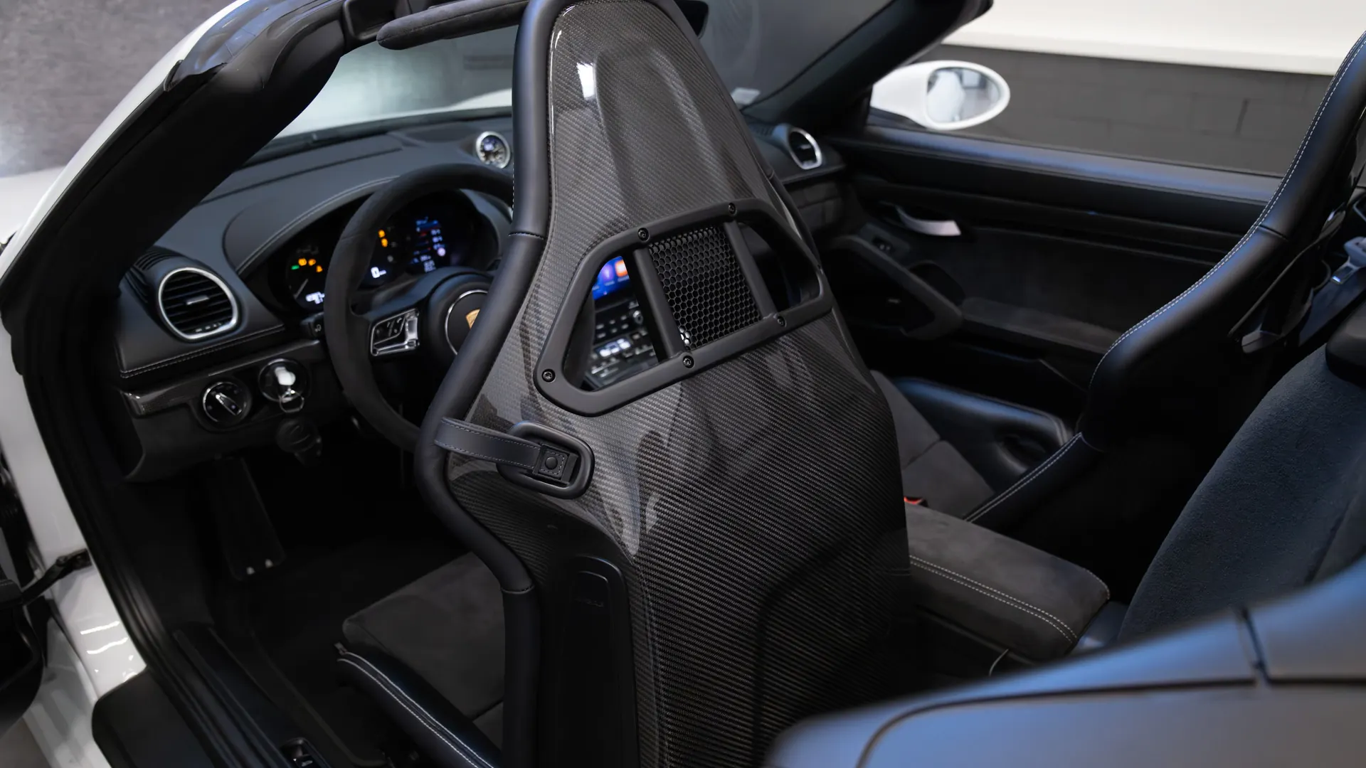 Porsche 718 — photo 17
