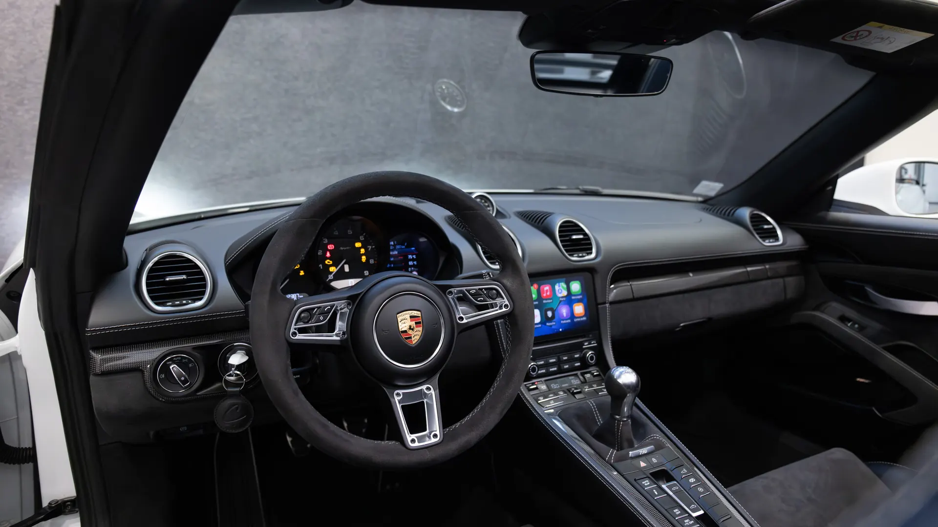 Porsche 718 — photo 12