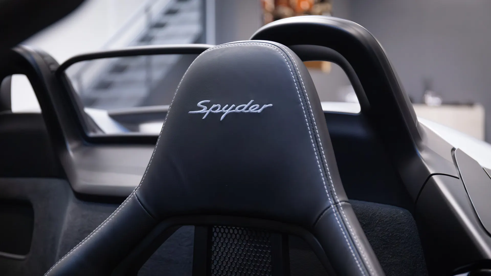 Porsche 718 — photo 16