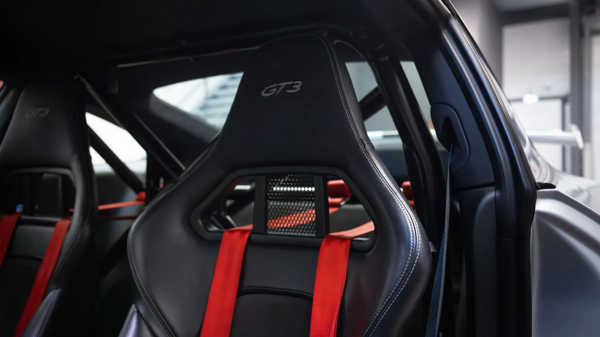 Porsche 911 — photo 16