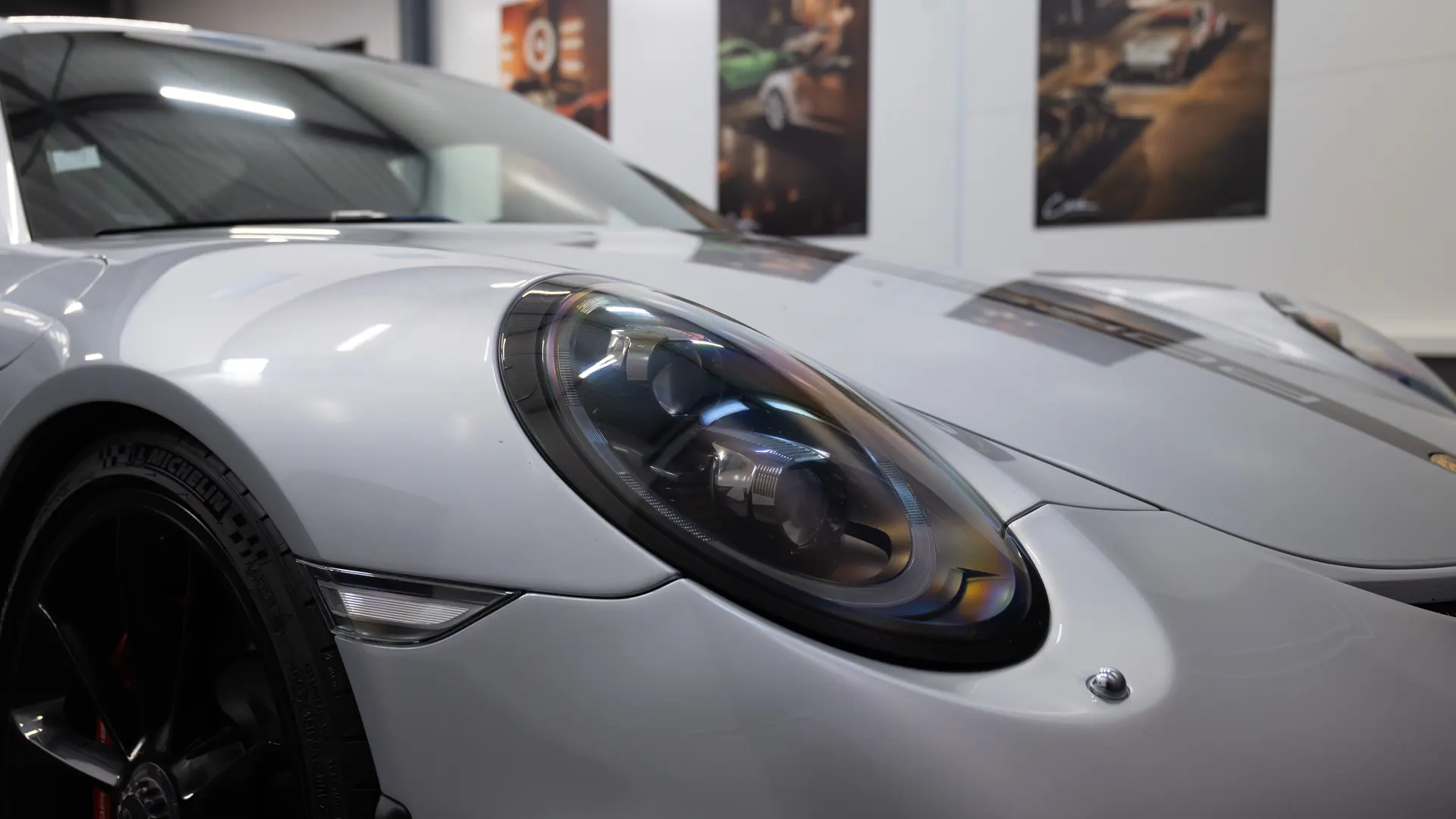Porsche 911 — photo 27