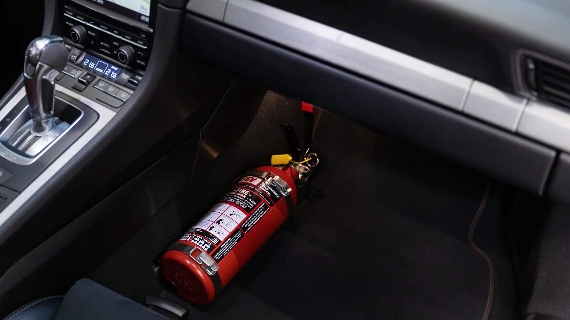Porsche 911 — photo 29