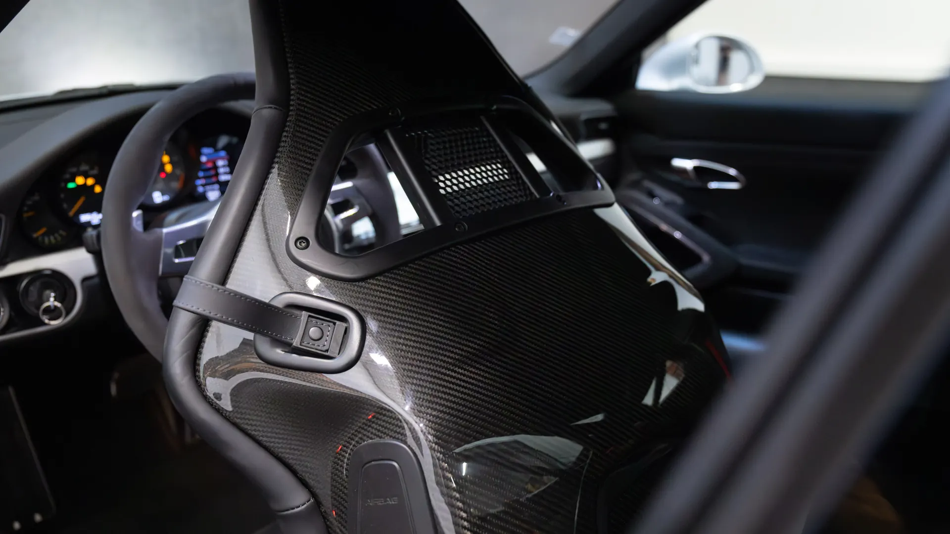 Porsche 911 — photo 19