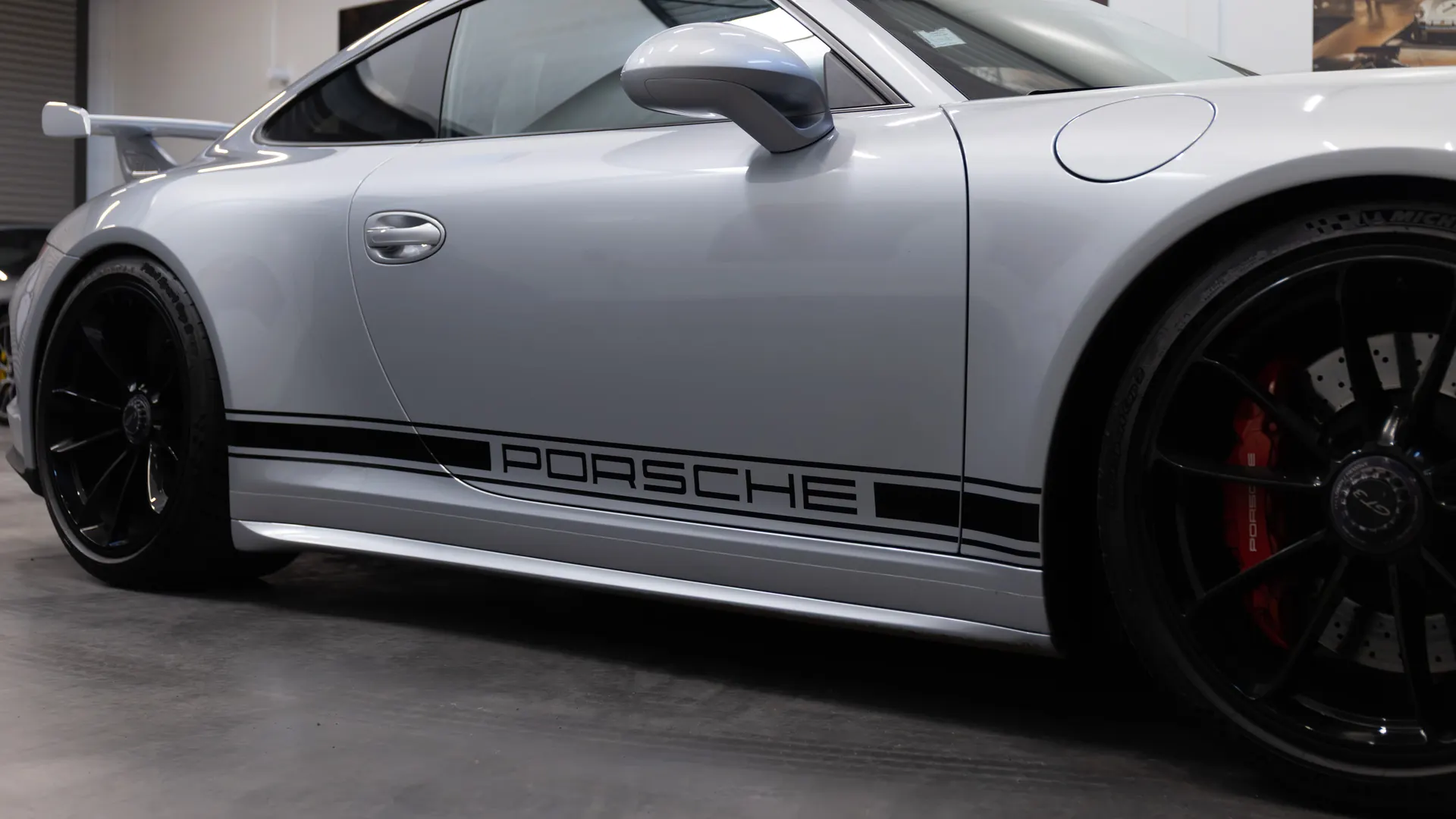 Porsche 911 — photo 28