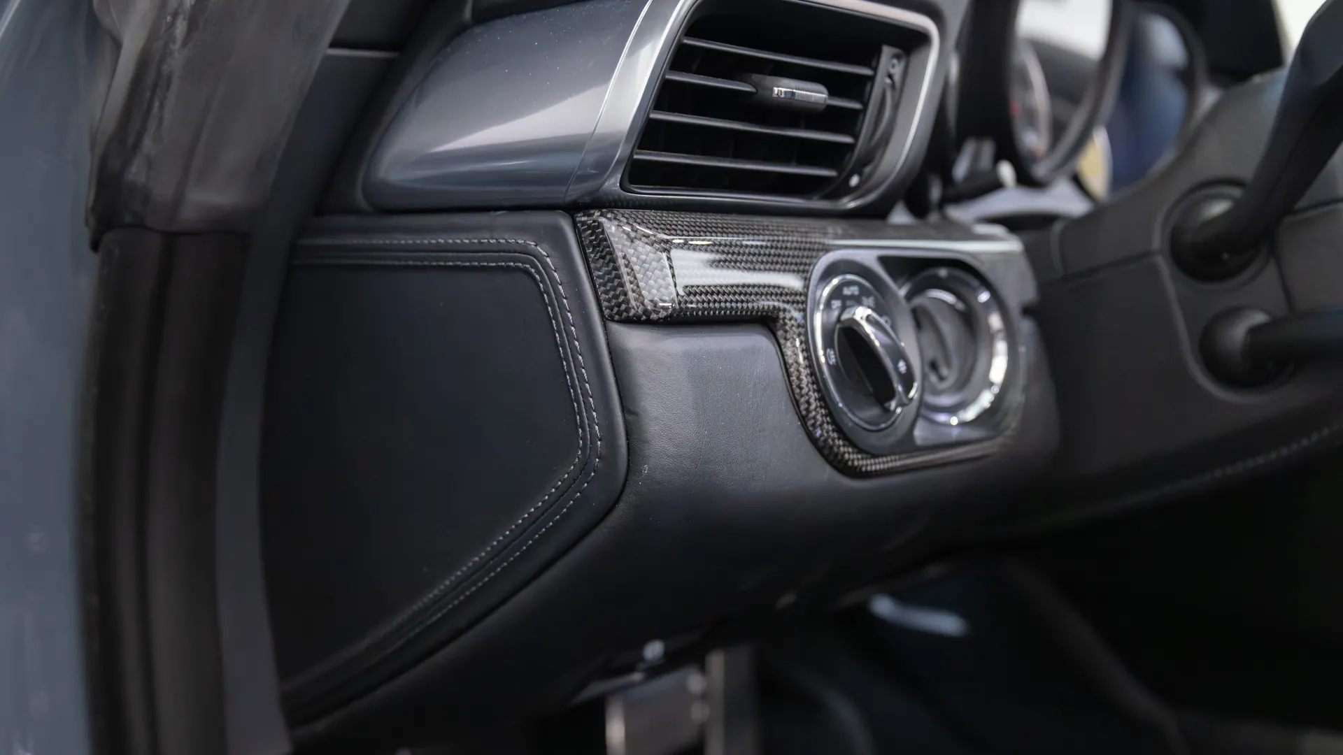 Porsche 911 — photo 17