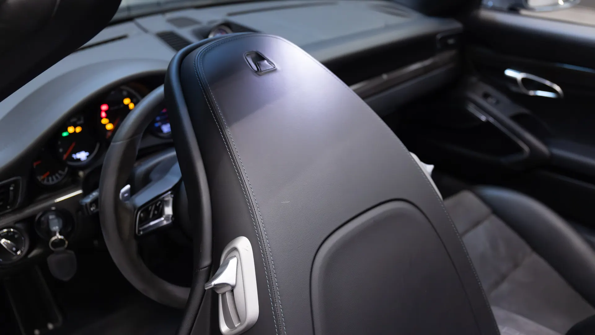 Porsche 911 — photo 21