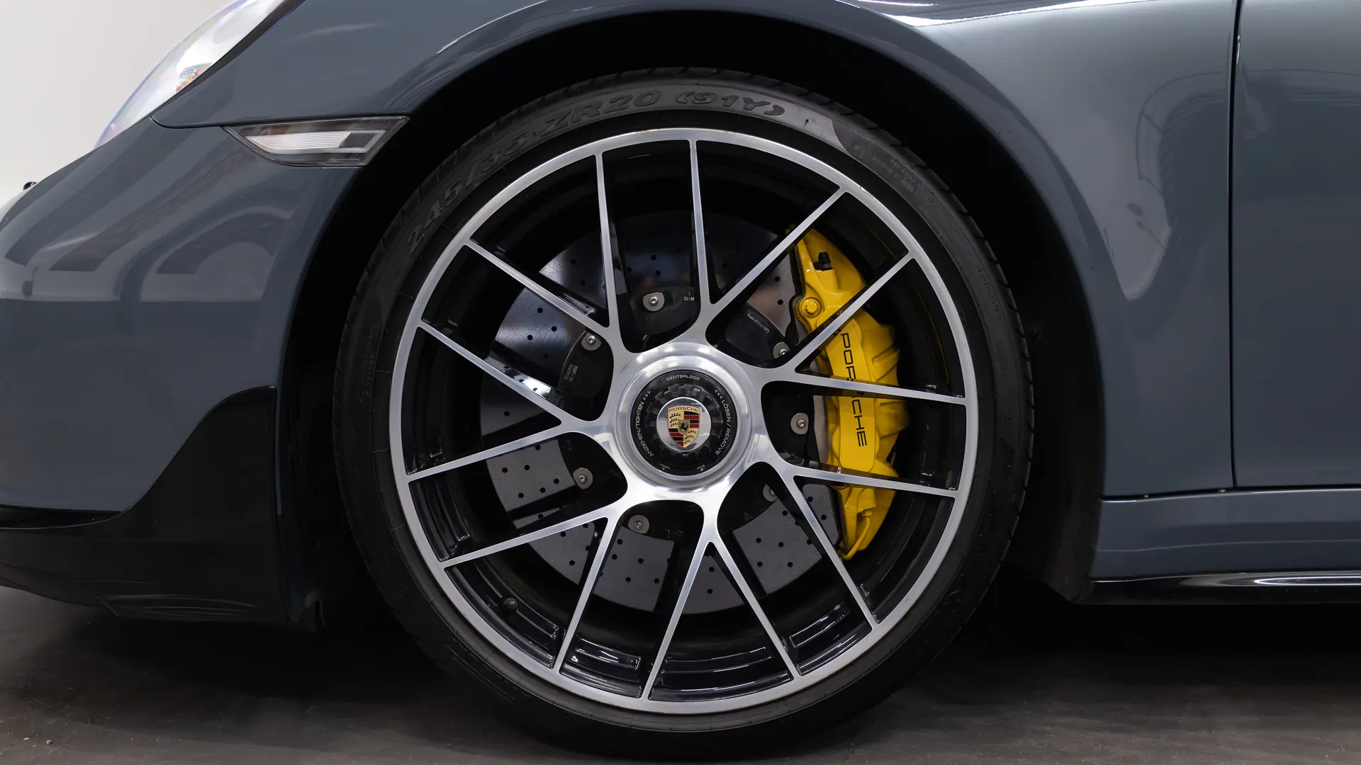 Porsche 911 — photo 7