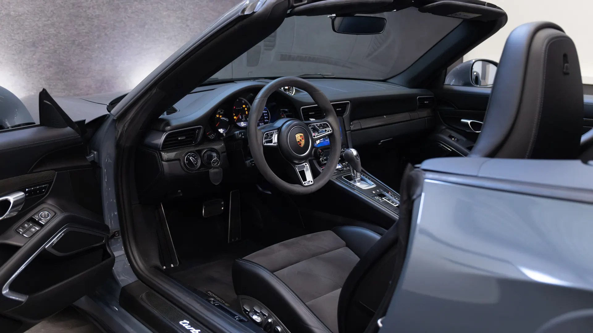 Porsche 911 — photo 19