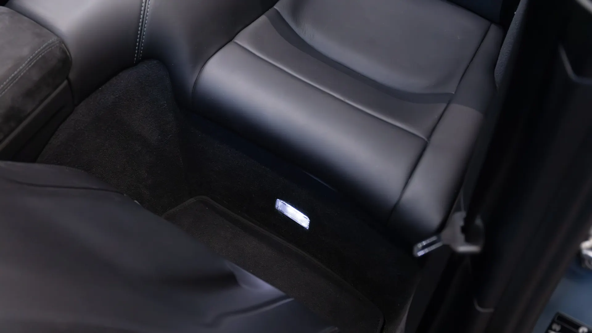 Porsche 911 — photo 23