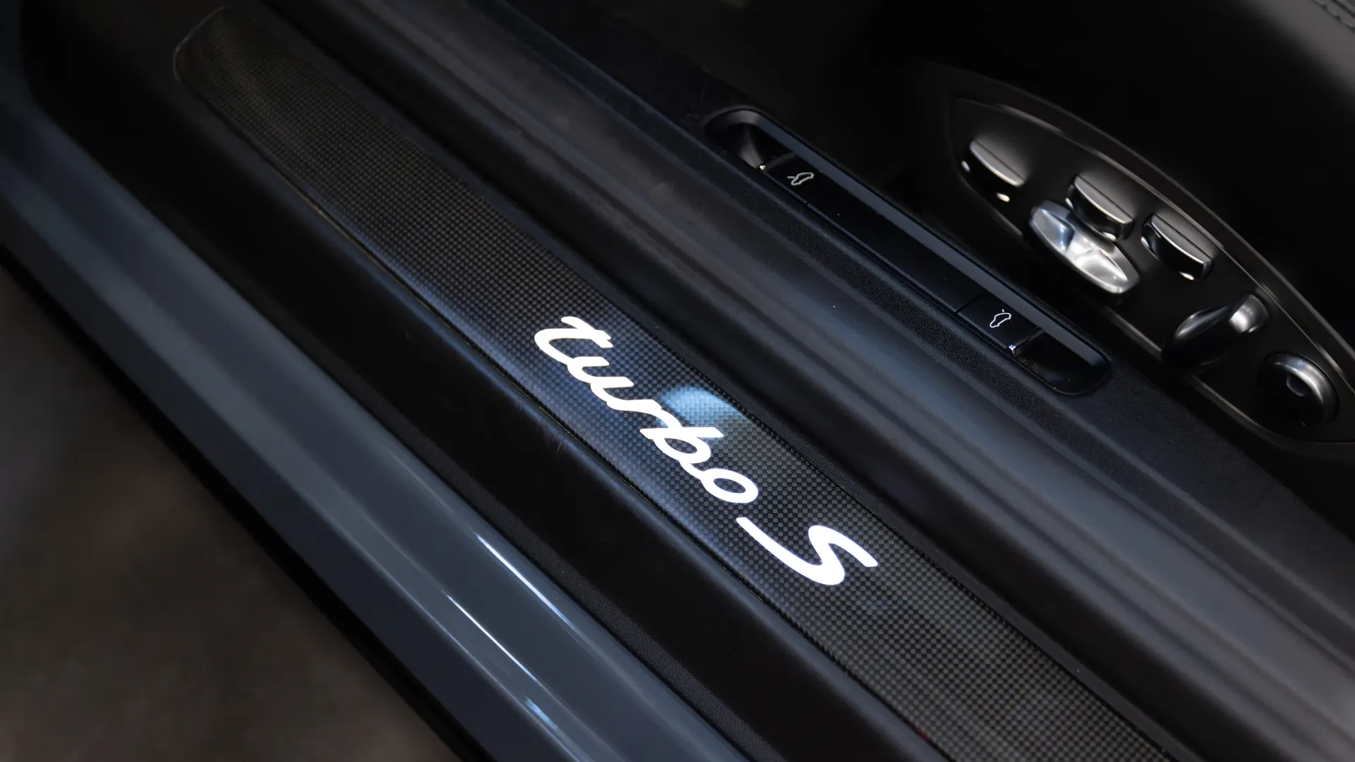 Porsche 911 — photo 22