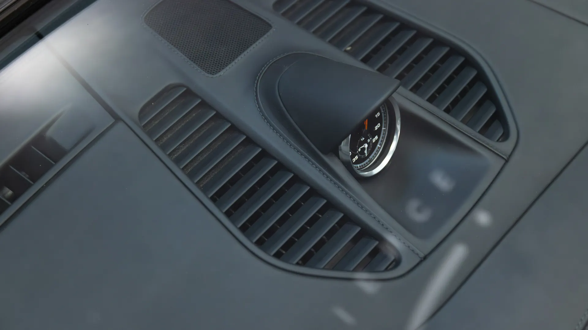 Porsche 911 — photo 32