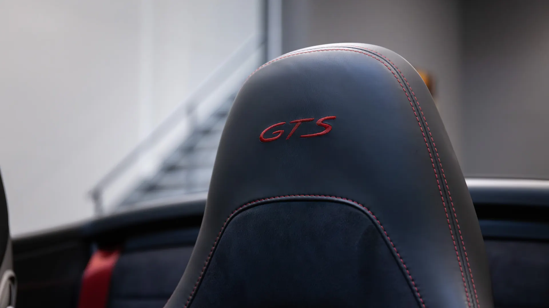 Porsche 911 — photo 18
