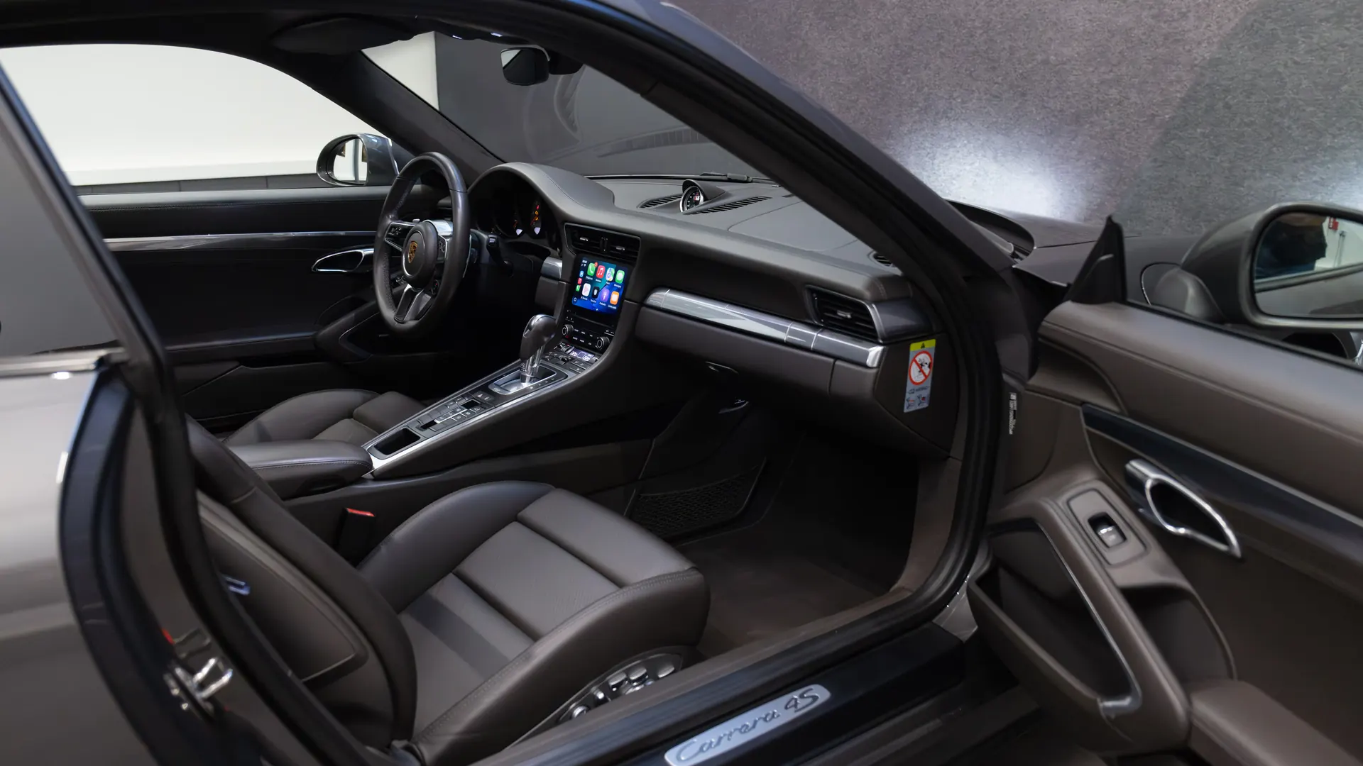 Porsche 911 — photo 25