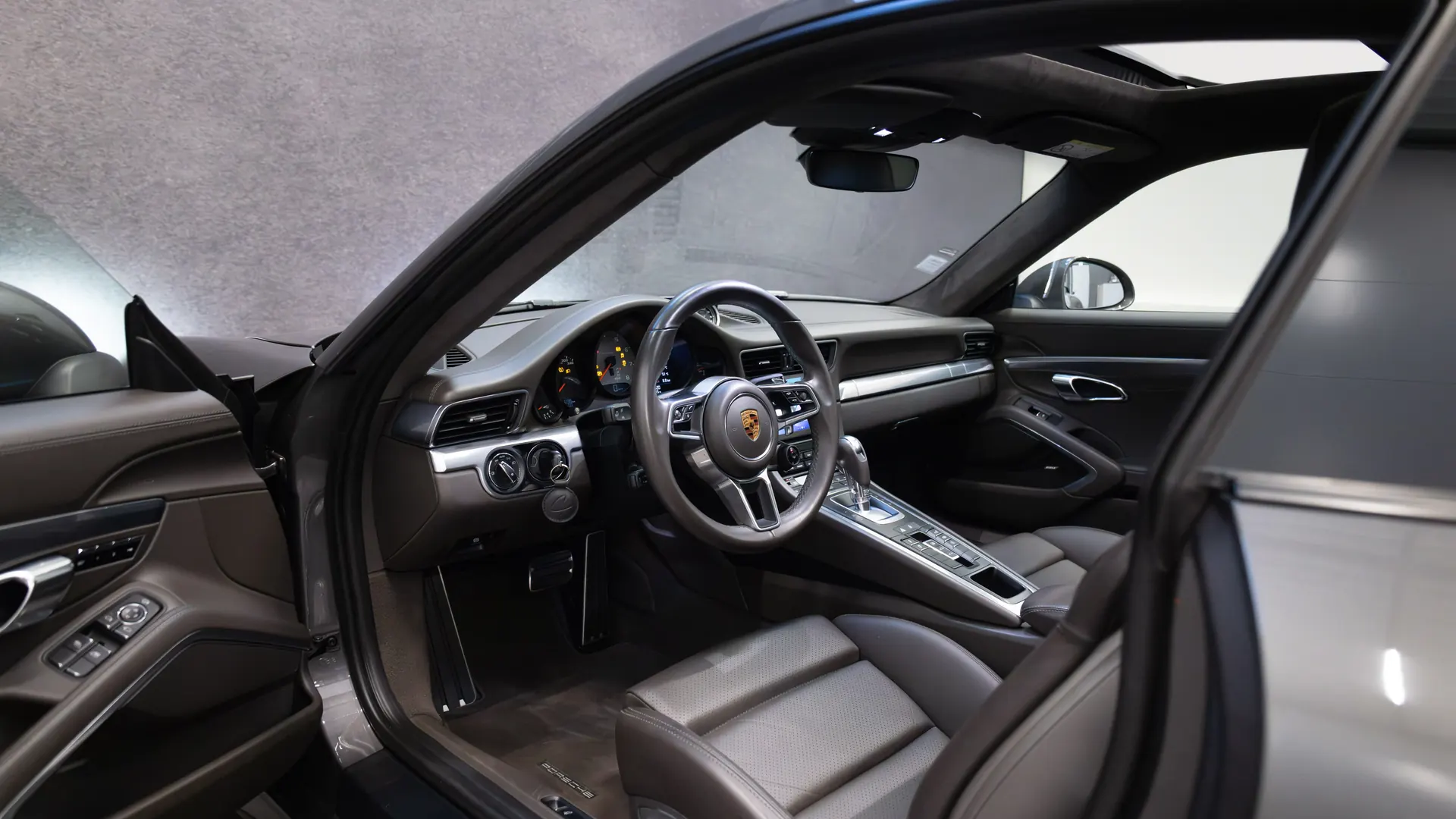 Porsche 911 — photo 12