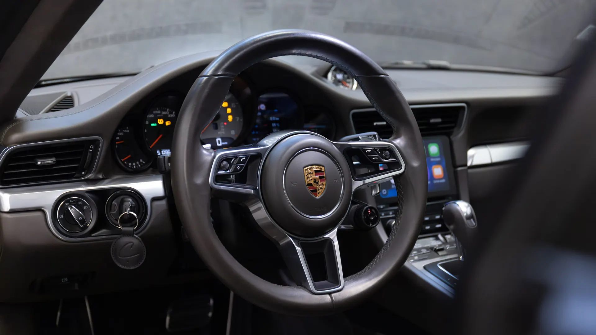 Porsche 911 — photo 16