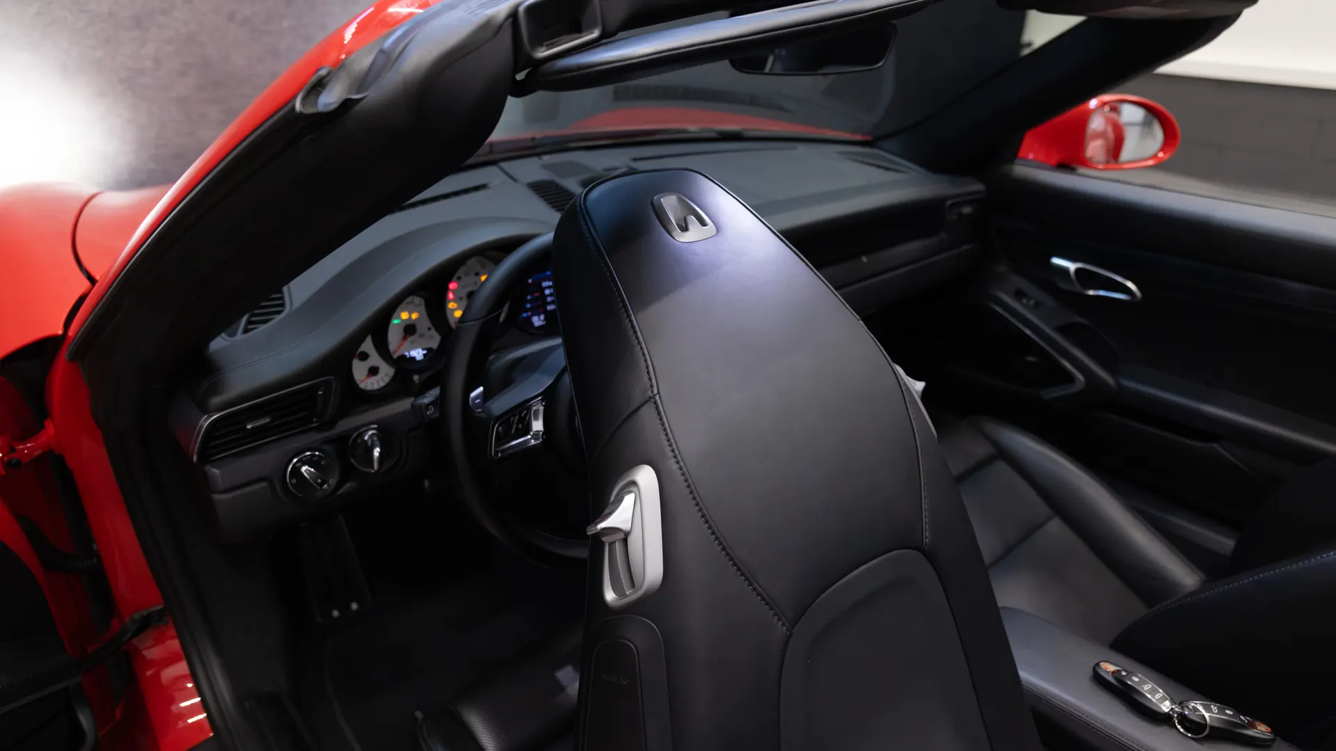 Porsche 911 — photo 26