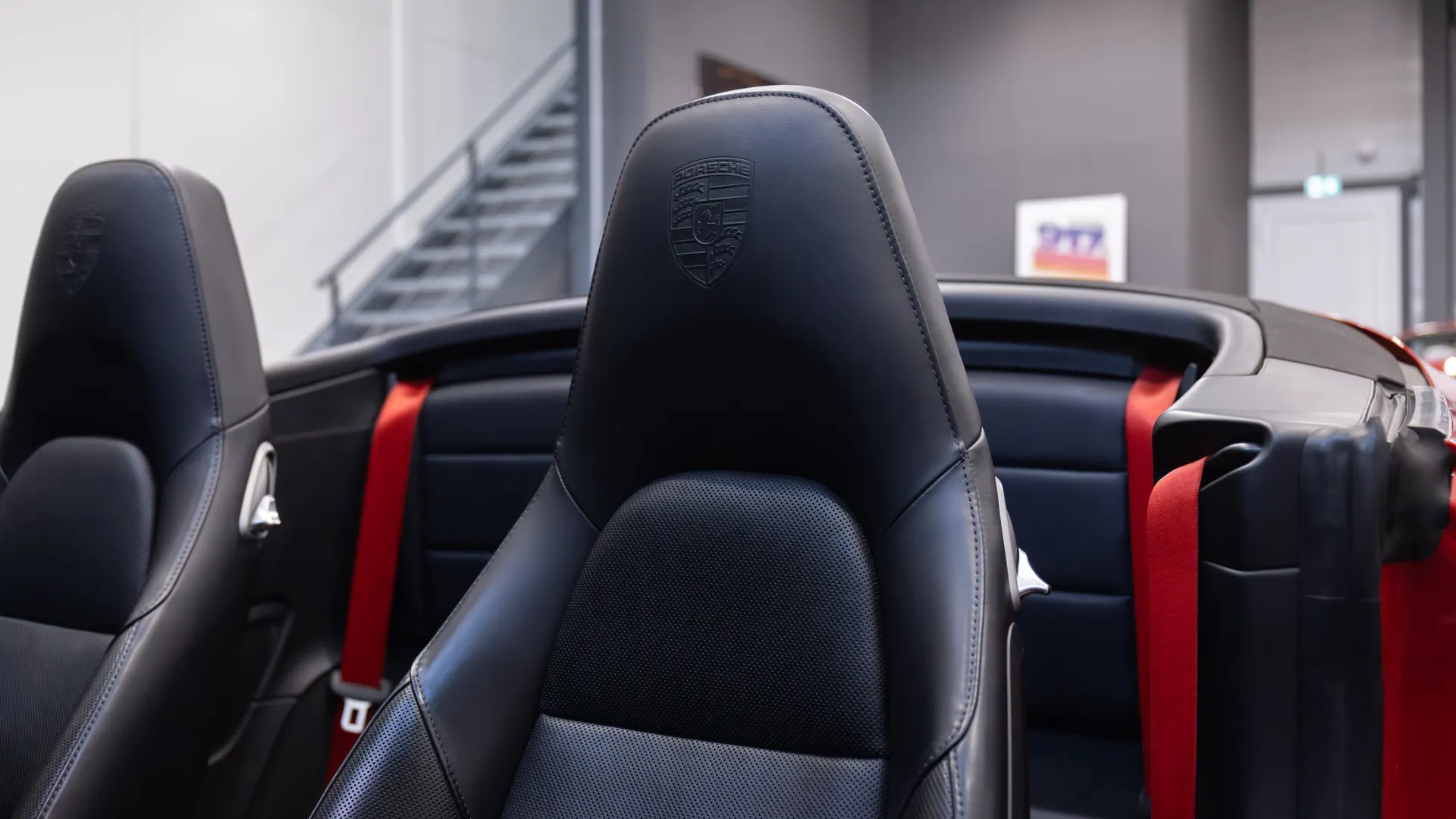 Porsche 911 — photo 23