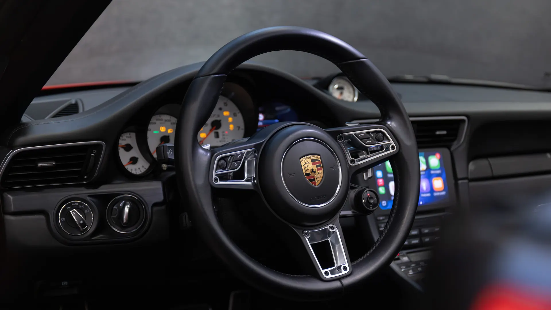 Porsche 911 — photo 27