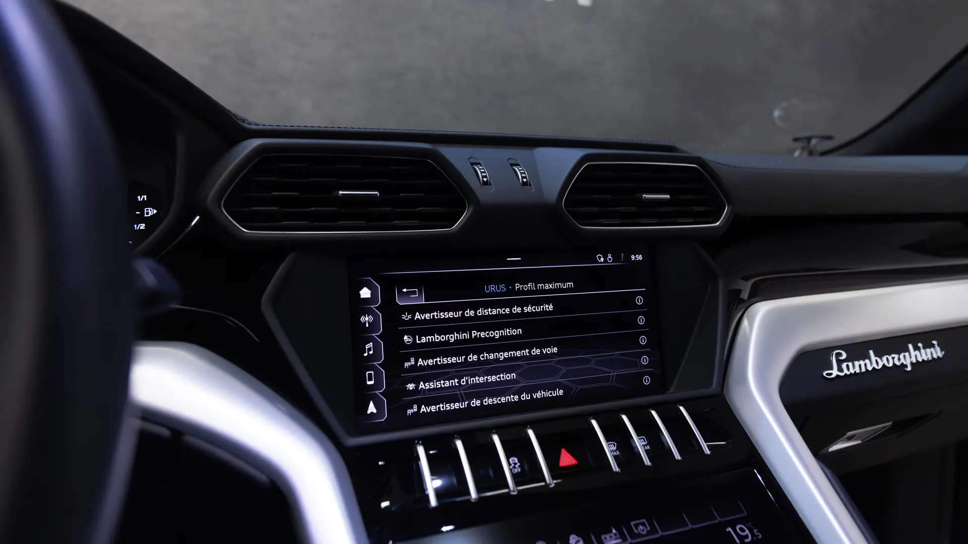 Lamborghini Urus — photo 10