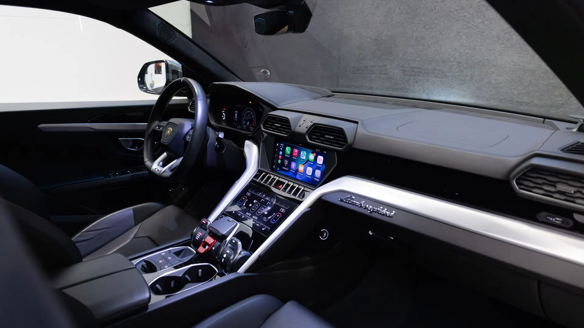 Lamborghini Urus — photo 14