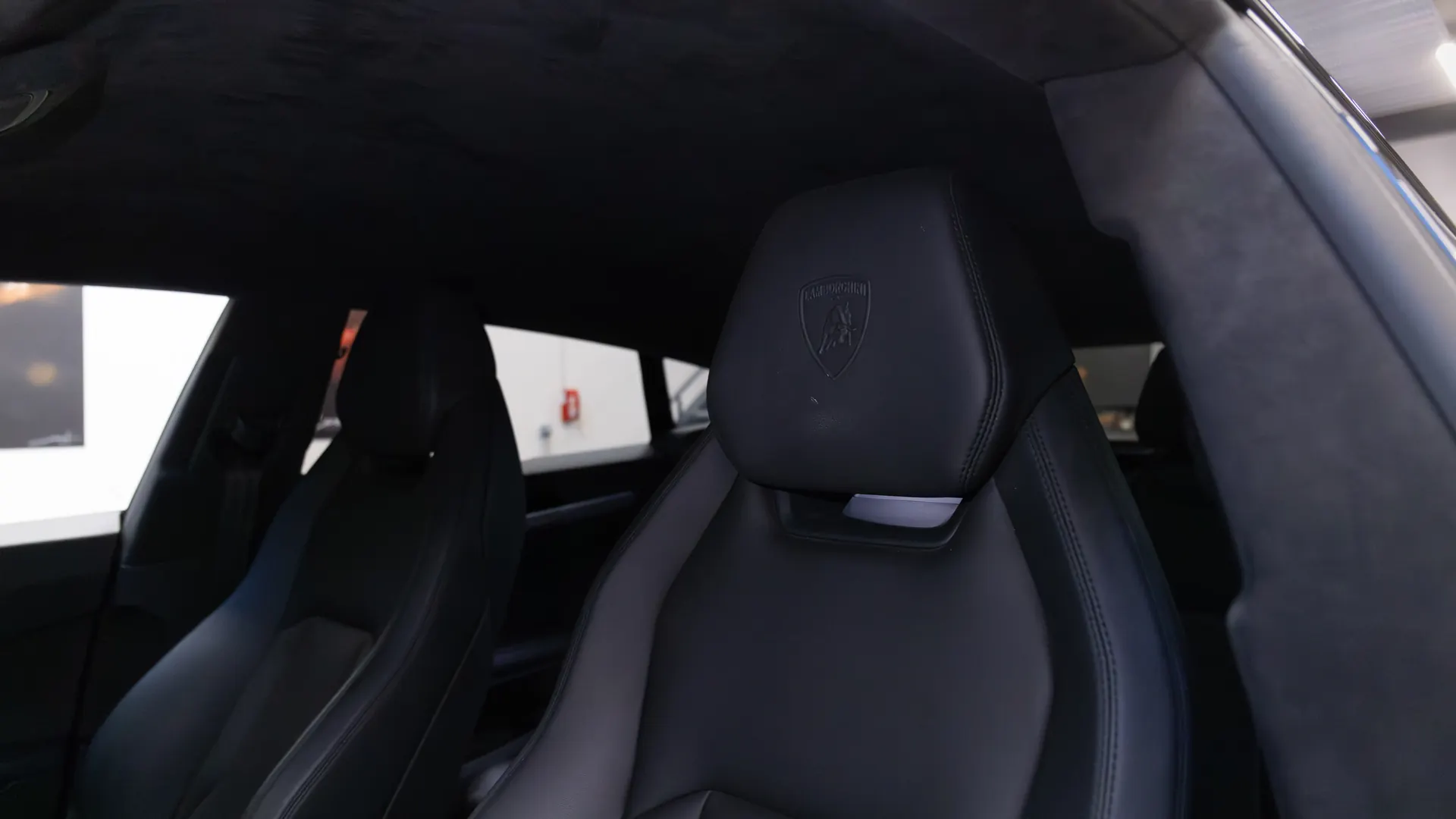 Lamborghini Urus — photo 11