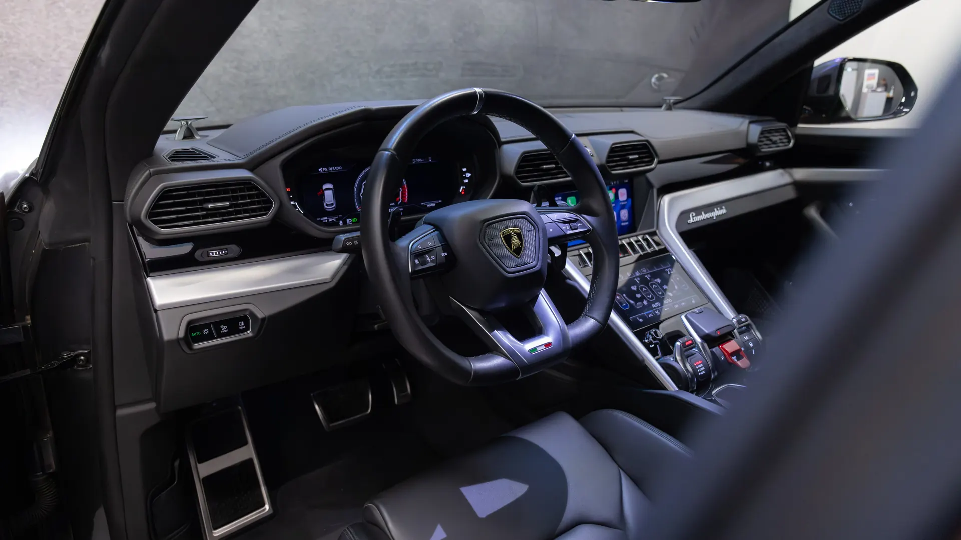 Lamborghini Urus — photo 8